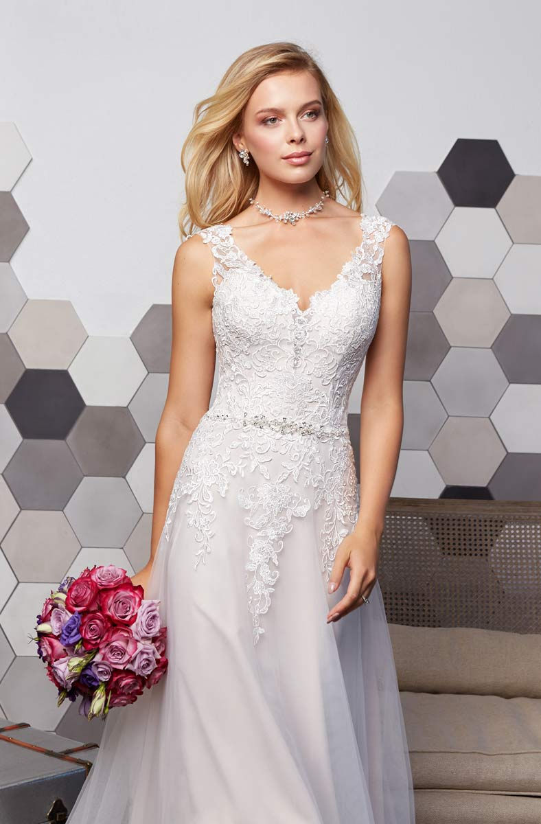 Thumbnail: Ivory Lace A-Line Bridal Gown Size 12