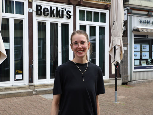 Rebekka Blanke vor Bar Bekki's