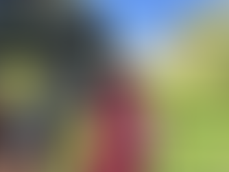 Dennis Seidel vor seinem Coffee Bike im Französischen Garten. Im Hintergrund das Celler Schloss.