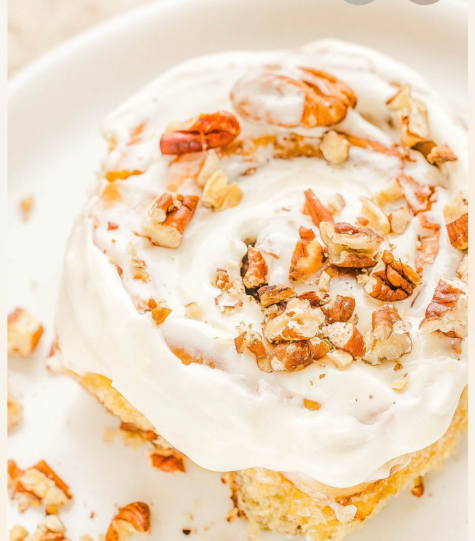Carrot Cake Cinnamon Buns (4 Pack)