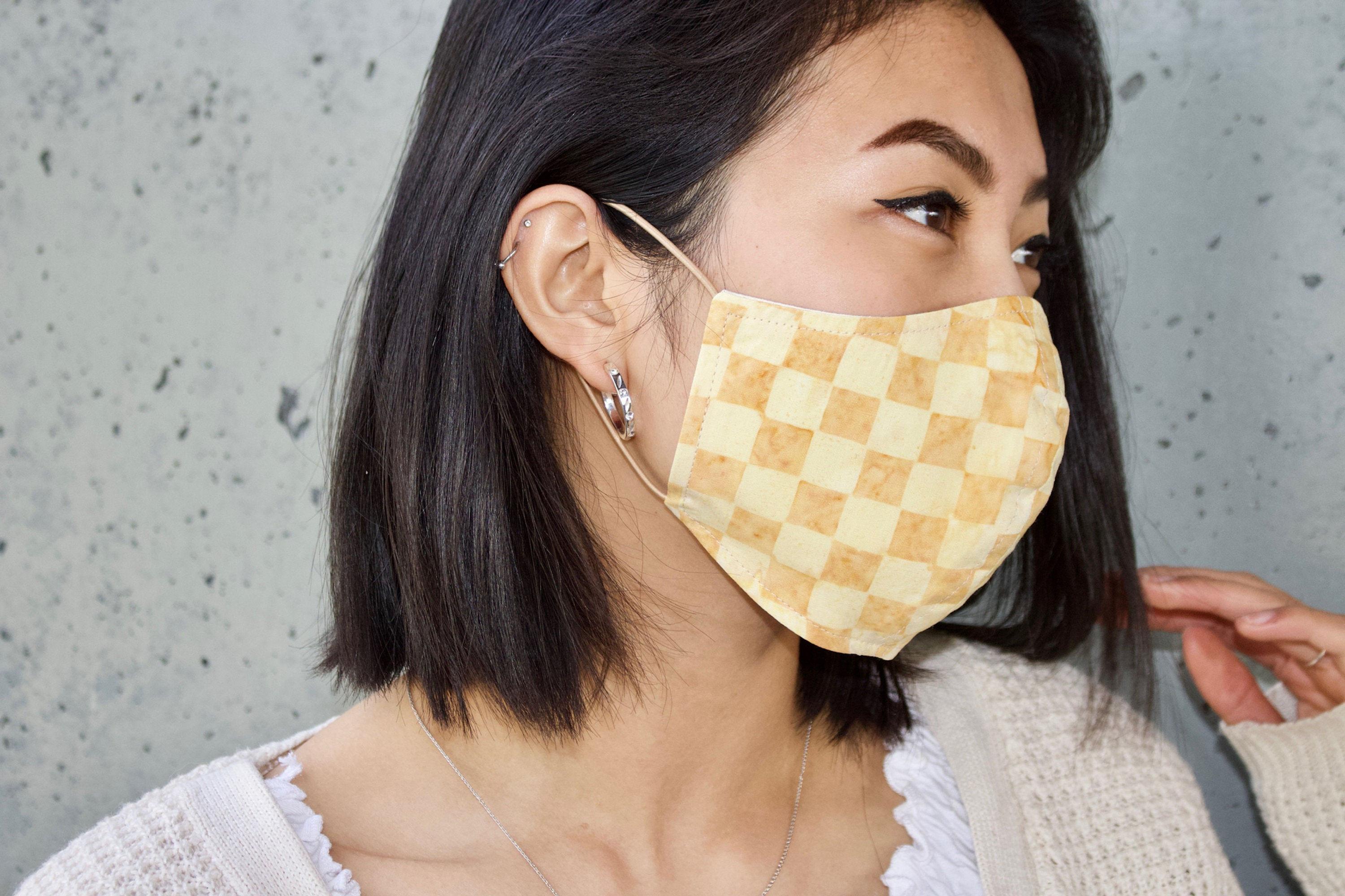 Karo Batik Gelb Maske- hannisch