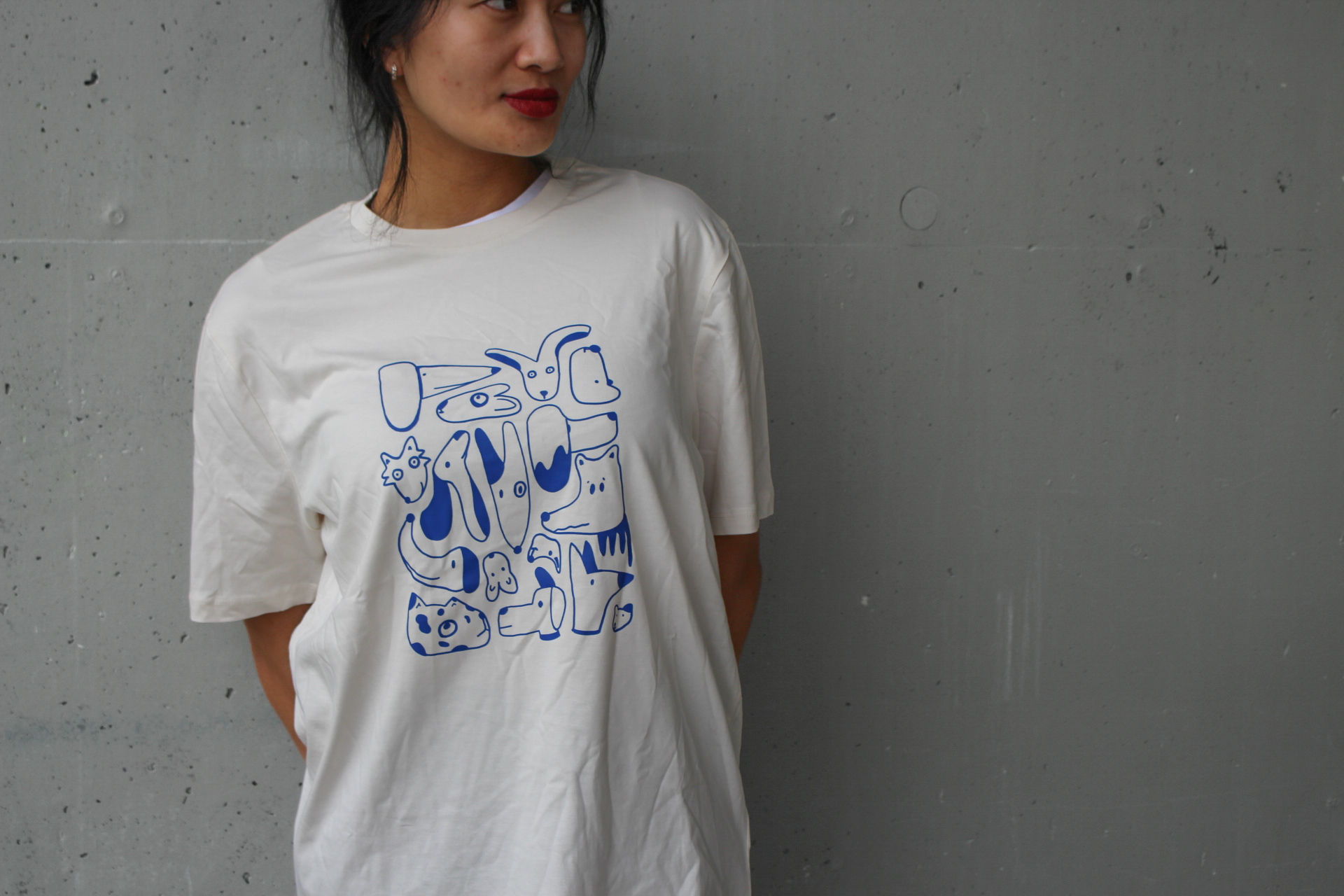 Unisex Shirt Off White "Doggos" Frontprint