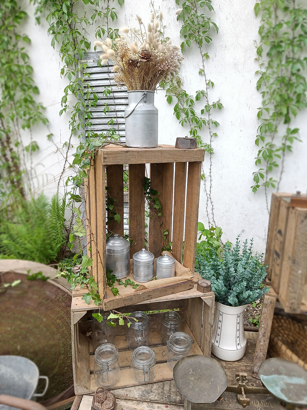 Miniature : objets vintage pour buffet sucré de mariage champêtre en Seine-et-Marne