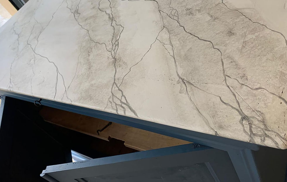 Miniature : Buffet ancien avec plateau effet marbre