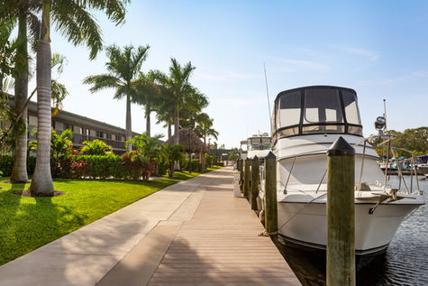 Ramada by Wyndham Sarasota Waterfront, Seawall, Boat Dockage, Tiki Bar, Heated Pool, 6.5 waterfront acres, lush garden landscaping,132 recently renovated guest rooms and suites 