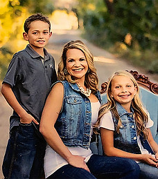 lisa-elliot-with-her-kids