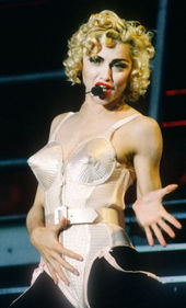 Madonna transforme son biopic en mini série pour Netflix