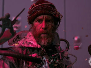 Ba : Gore Verbinski revient avec un film-surprise déjanté « Good Luck, Have Fun, Don’t Die »