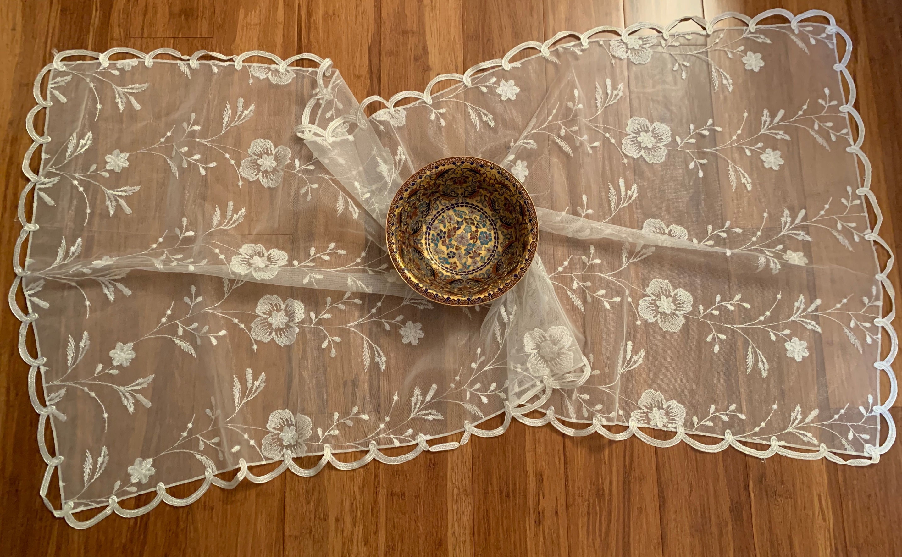 Table runner/center piece Ivory color with Flower