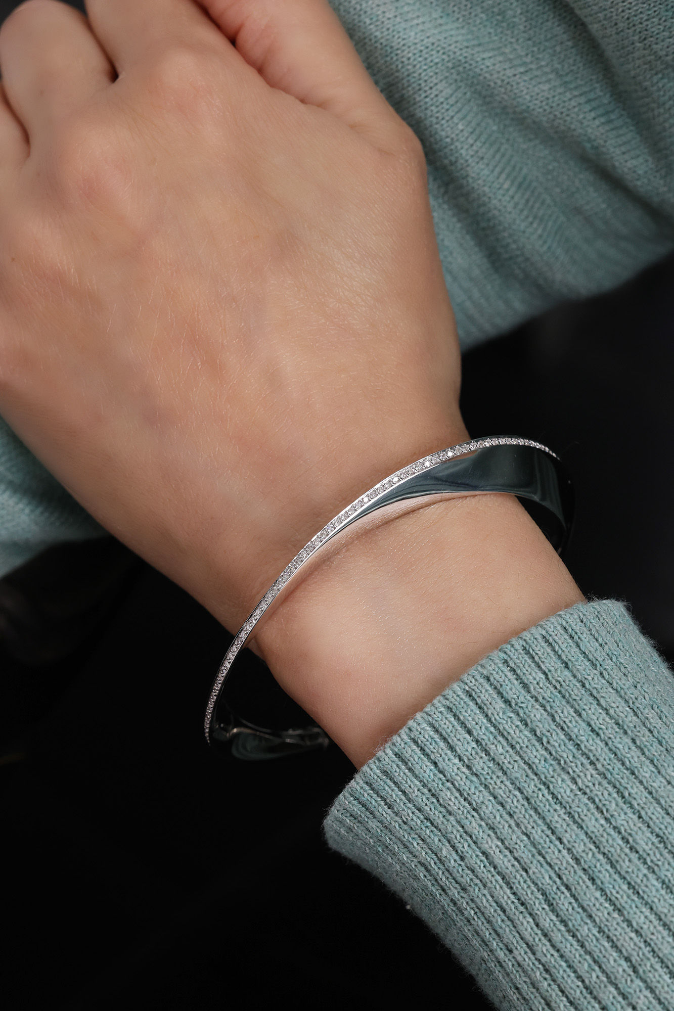 White Gold Twist Bangle 0.75 cts.