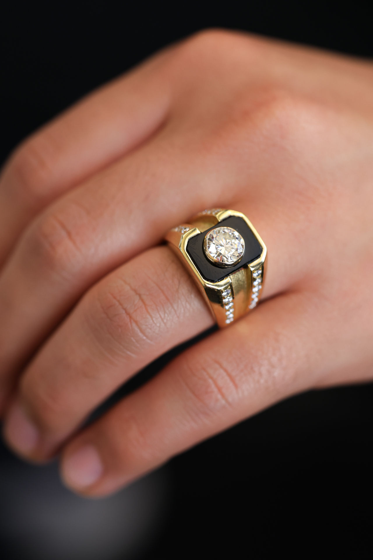 Men's Yellow Gold & Onyx Ring 2.87 cts.