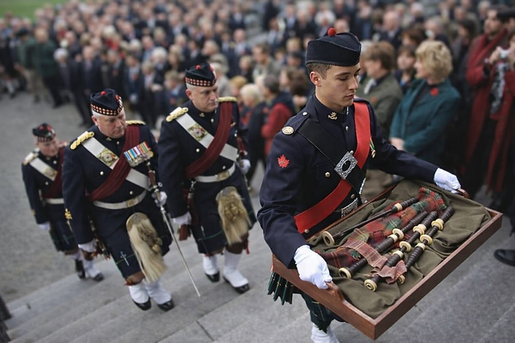 Ian_williams_Restore_and_enhance_the_photo._Bring_into_focus_but_with_a_shallo_f16ff2fd-84