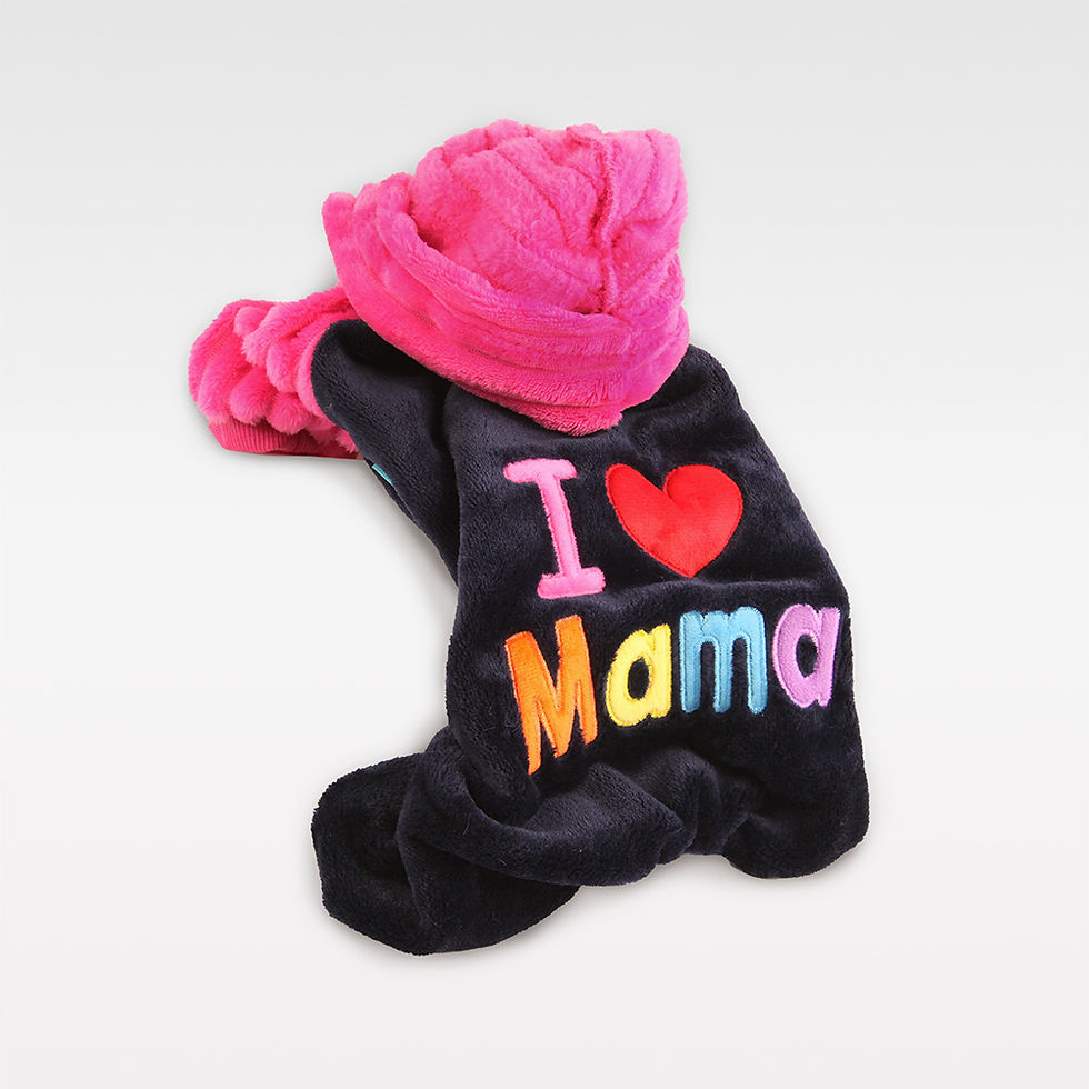 Plüsch Hundeoverall mit Kapuze – weicher, warmer Overall mit 'I Love Mama'-Schriftzug für kleine Hunde, ideal für kühle Tage.