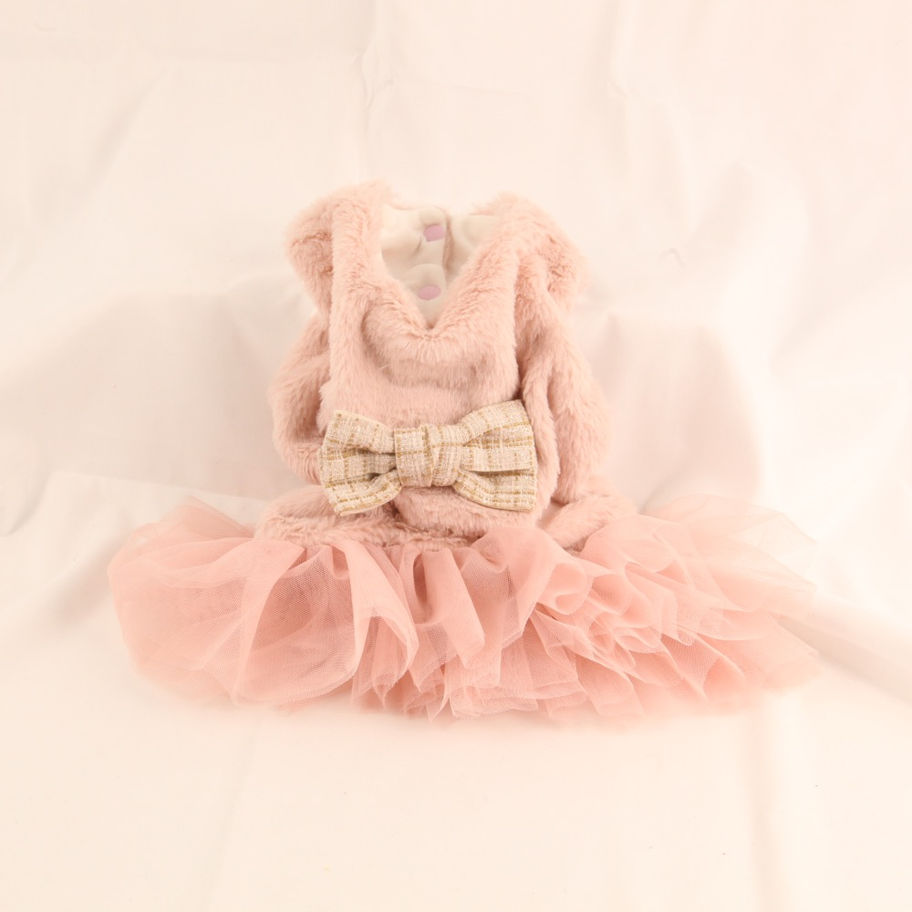 Elegantes Plüsch-Hundekleid in Rosa mit Tüllrock – weich, stilvoll & bequem für kleine Hunde. Perfekt für besondere Anlässe!
