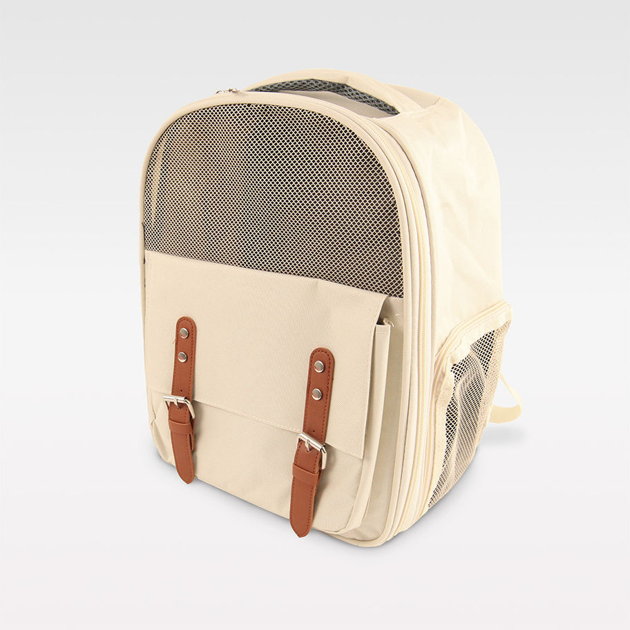 Eleganter cremefarbener SNUGY Rucksack für kleine Hunde bis 4 kg, atmungsaktiv mit braunen Schnallen.