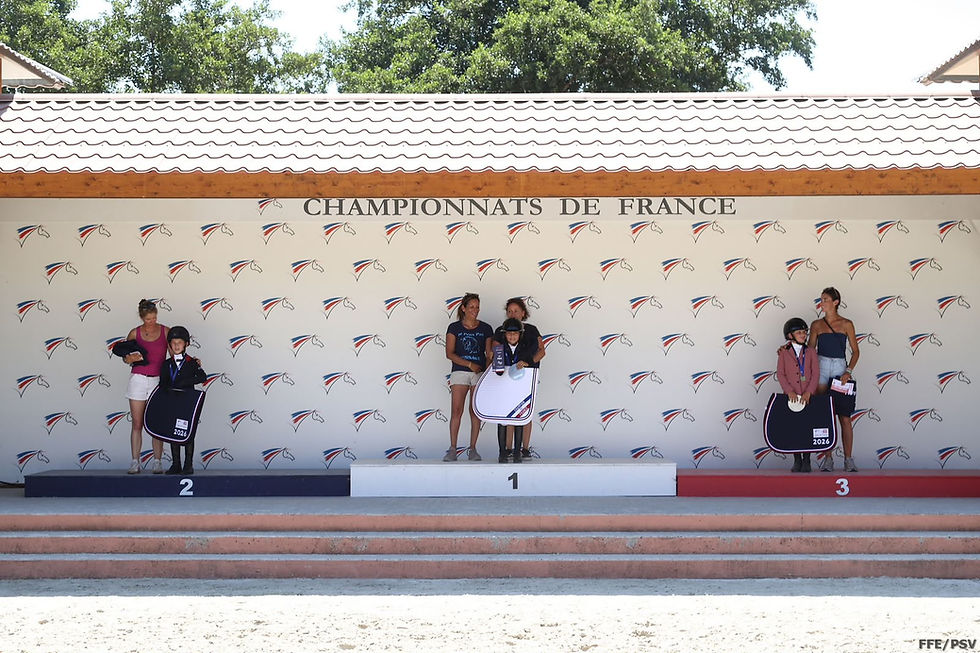 Championnat de France Poney 3 - Anette Troisgros Beroud – Les Écuries de Champlong (42) accompagnée de Sara Moissonnier