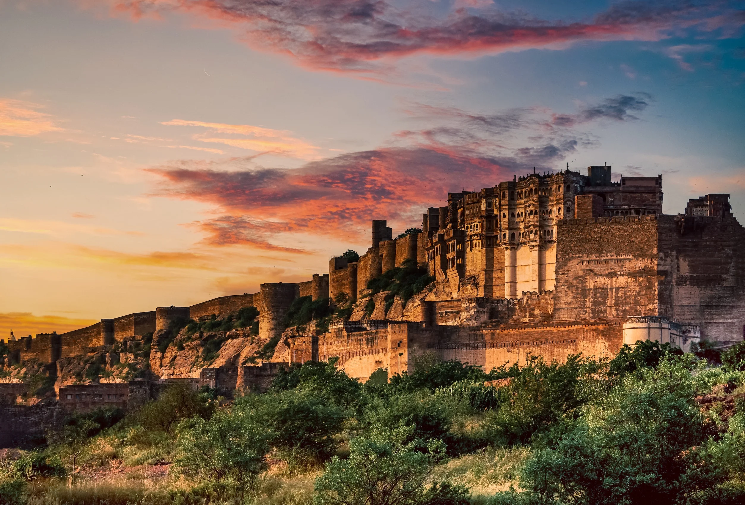 A massive fort built on highest mountain range in Jodhpur