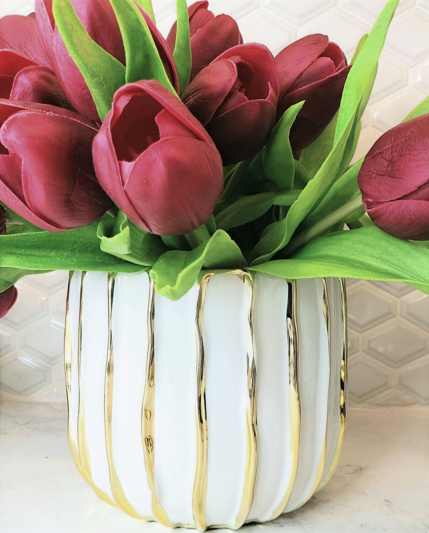 Ribbed ceramic pot - White and Gold