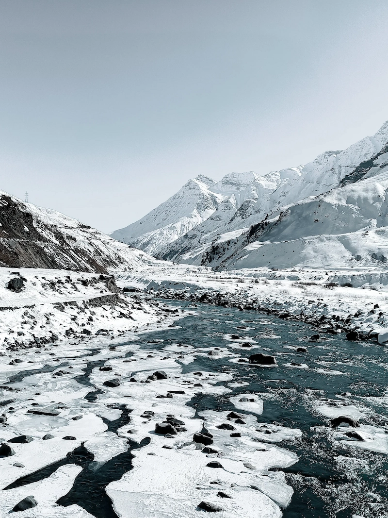 Sissu River covered in snow image