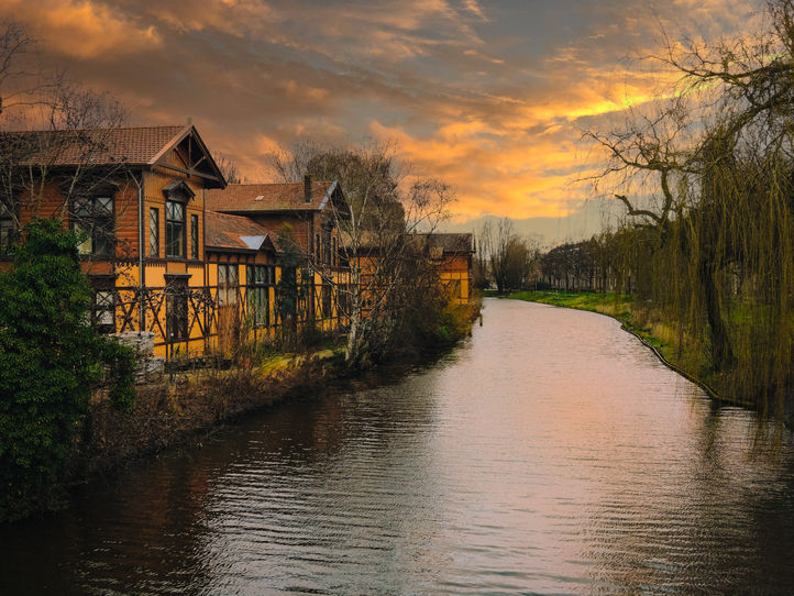 Amsterdam_River_FULL.jpg