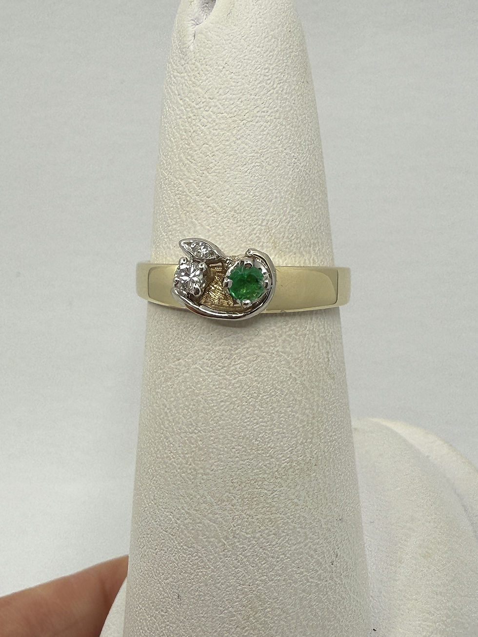 14K Yellow Gold Ring with Genuine Emerald and Diamonds Size 6.25