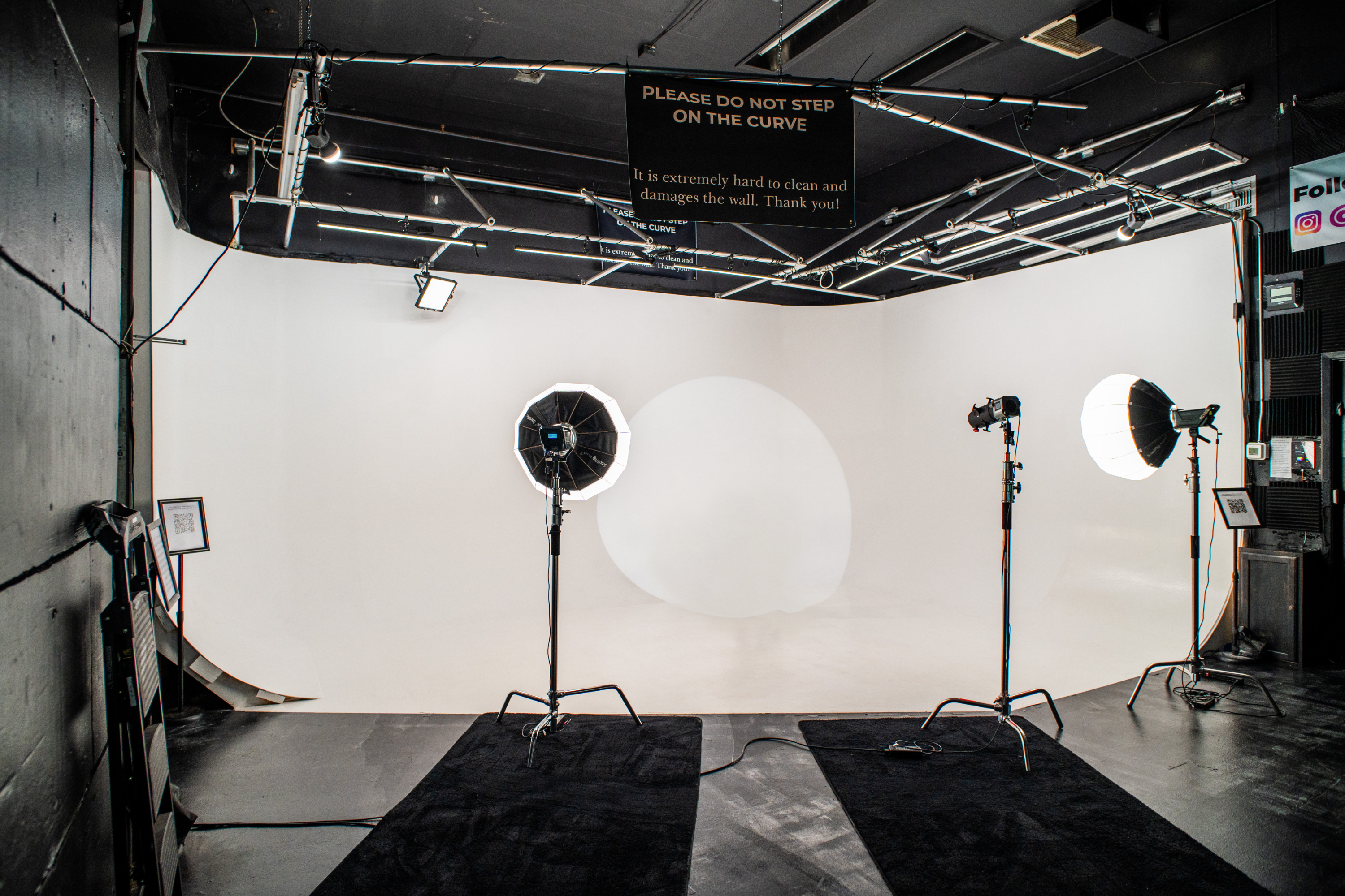 What Is a Cyc Wall? A Guide to Cyclorama Studios and White Cyc Wall Rentals in Arizona