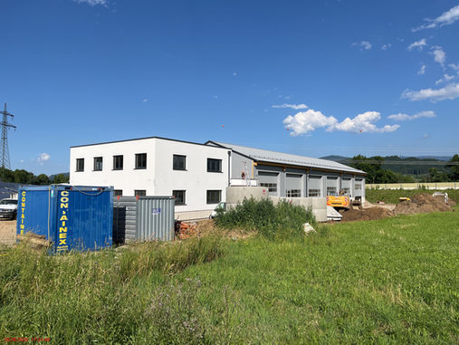 Bürogebäude mit anschließender Lagerhalle