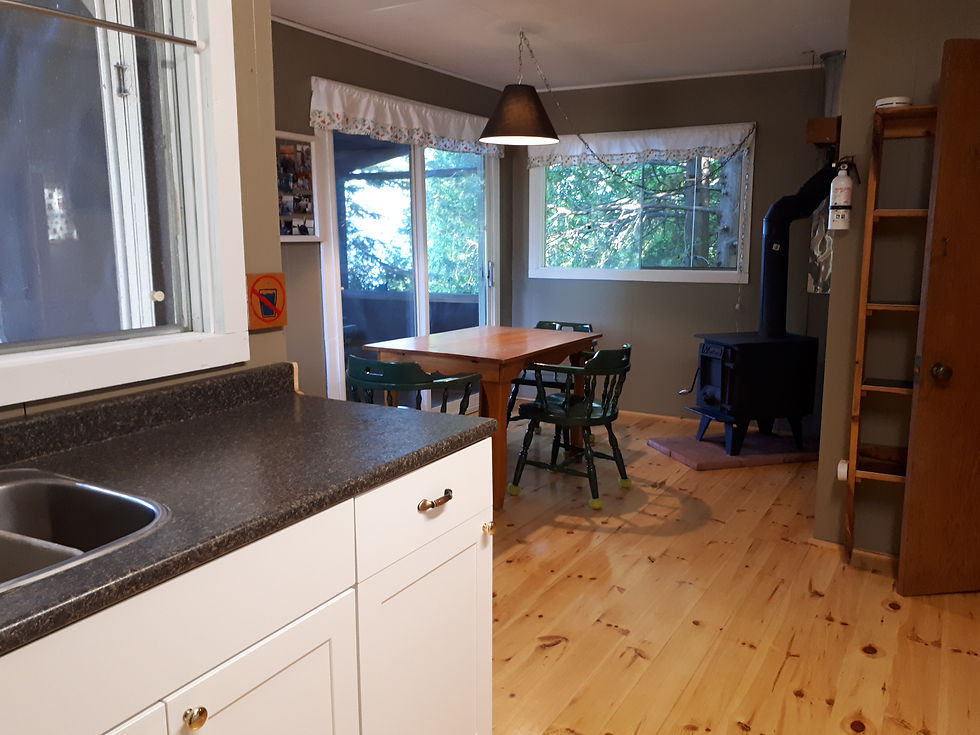 Pickerel Queen Dining