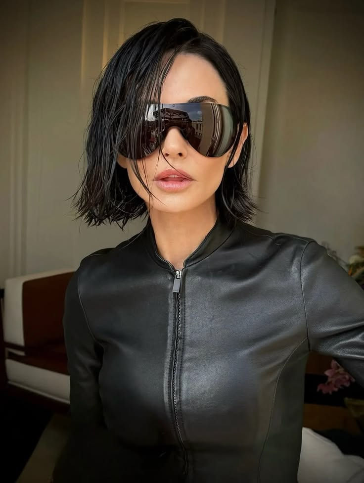 Demi Moore's wet bob
