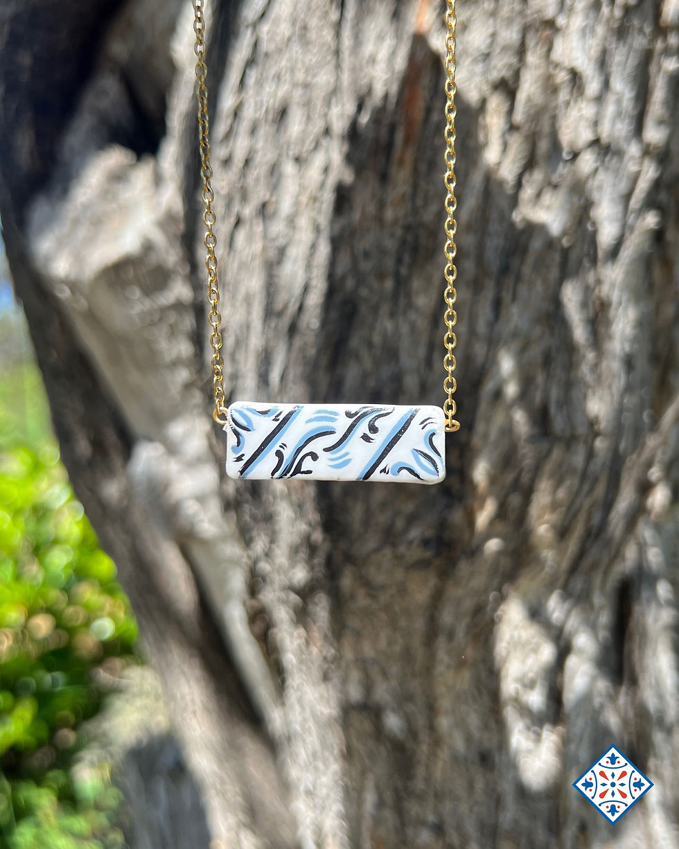 Collana "Ti porto con me" e maiolica nera