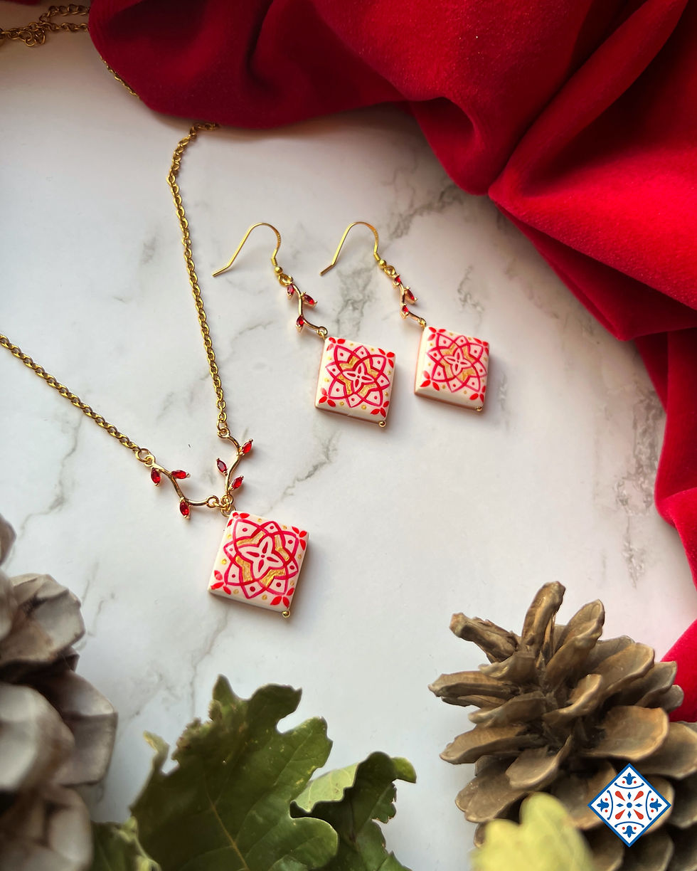 Parure con maioliche e cristalli rossi