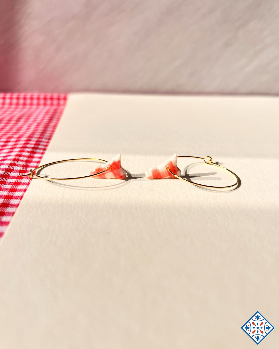 Orecchini a cerchio con Sicilia a quadretti rossi