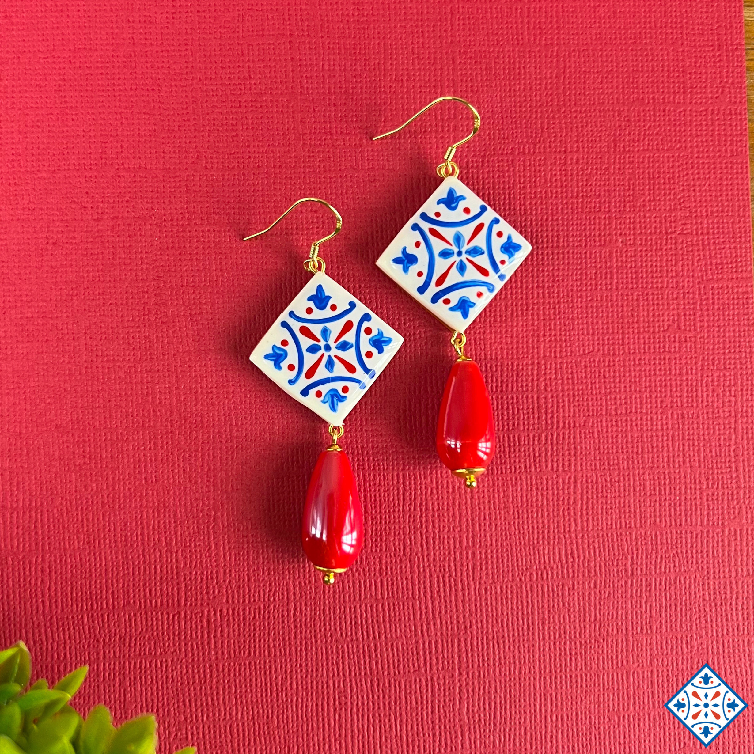 Orecchini con le maioliche Iconiche e gocce di ceramica