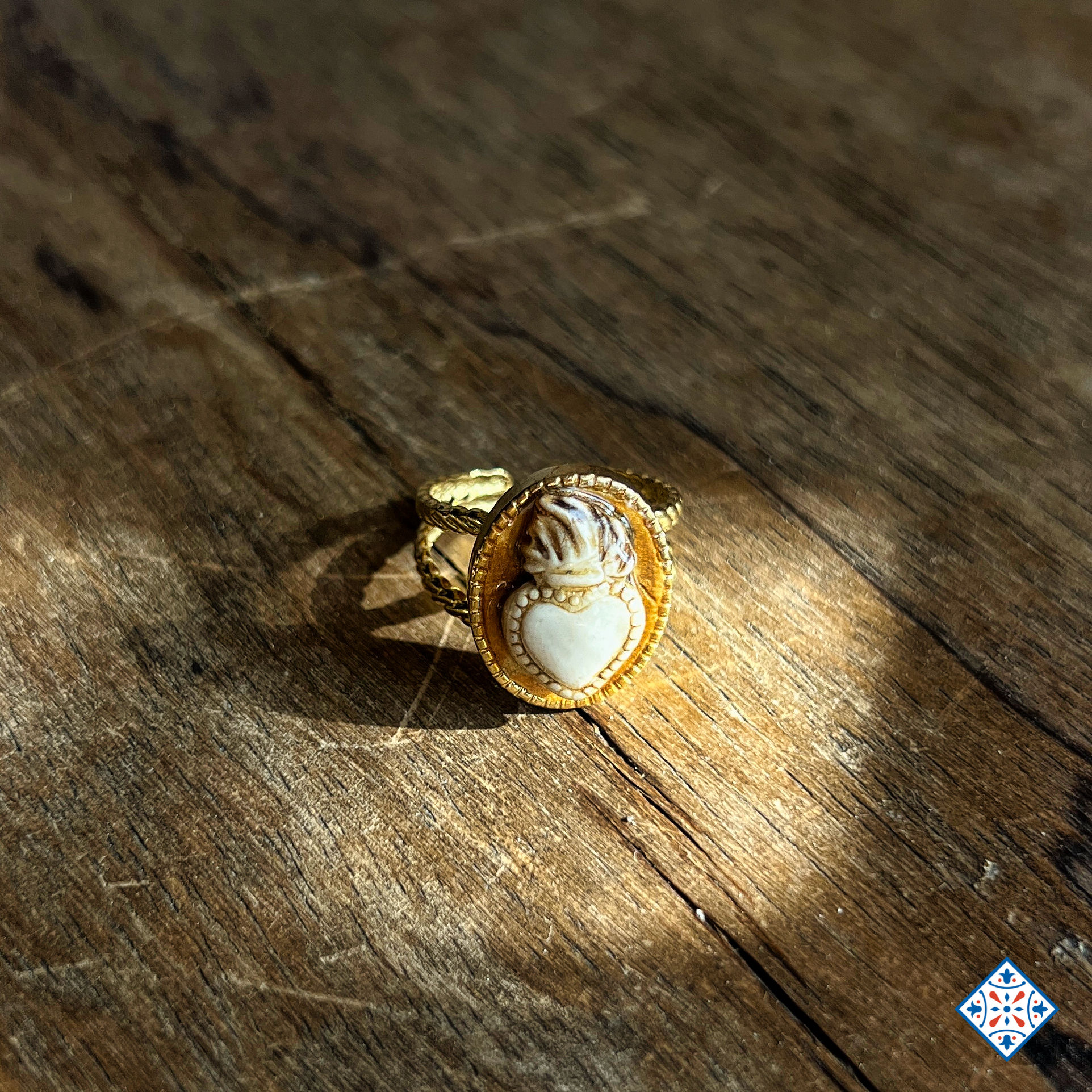Anello ovale con cuore sacro ex voto avorio