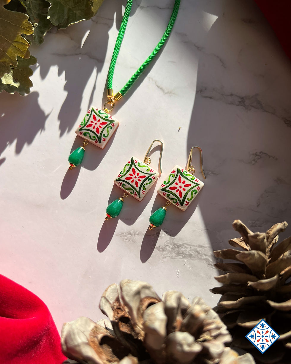 Parure con maioliche verdi e rosse