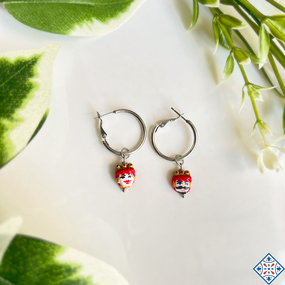 Miniatura: Orecchini a cerchio con teste di moro rosse