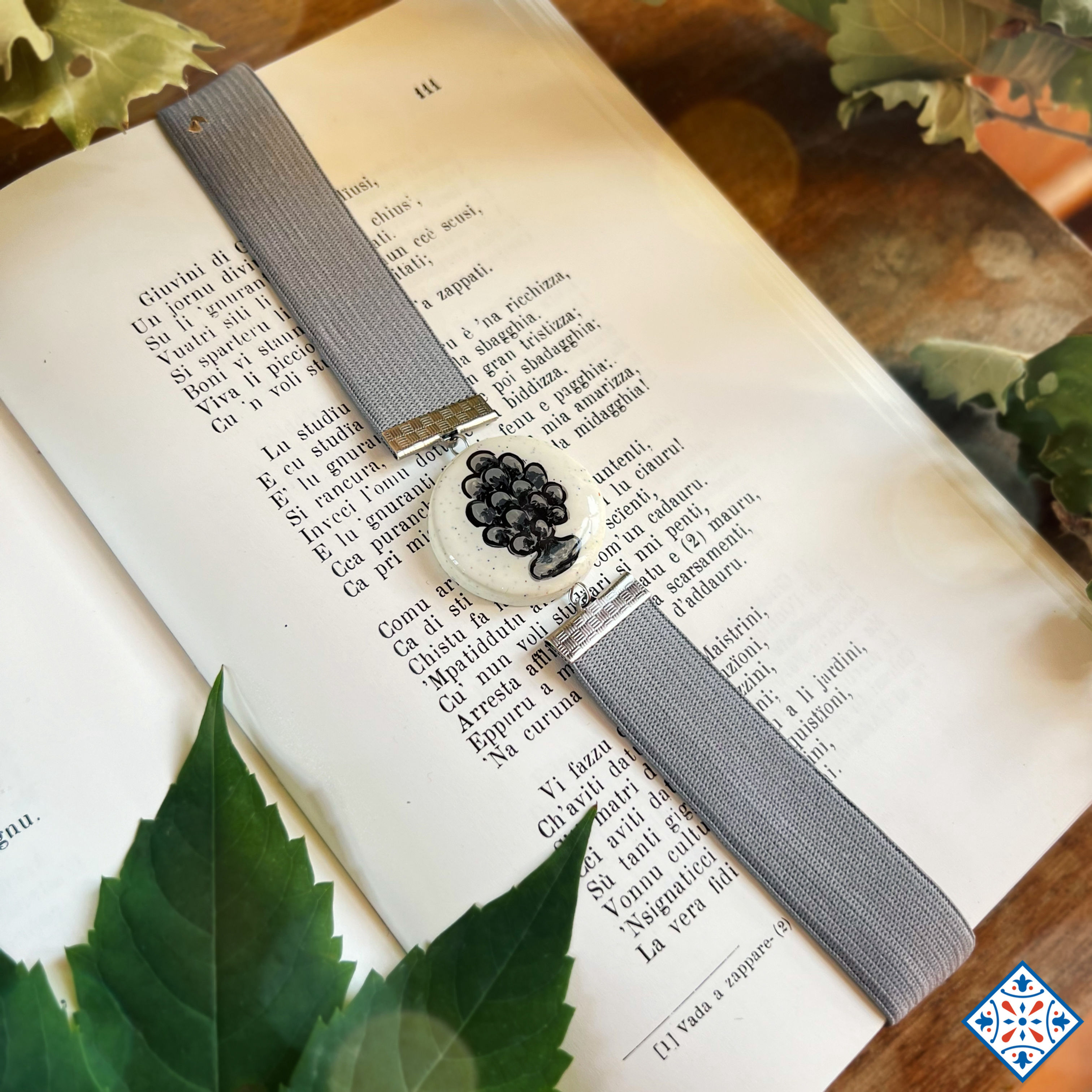 Segnalibro con pigna siciliana grigio chiaro