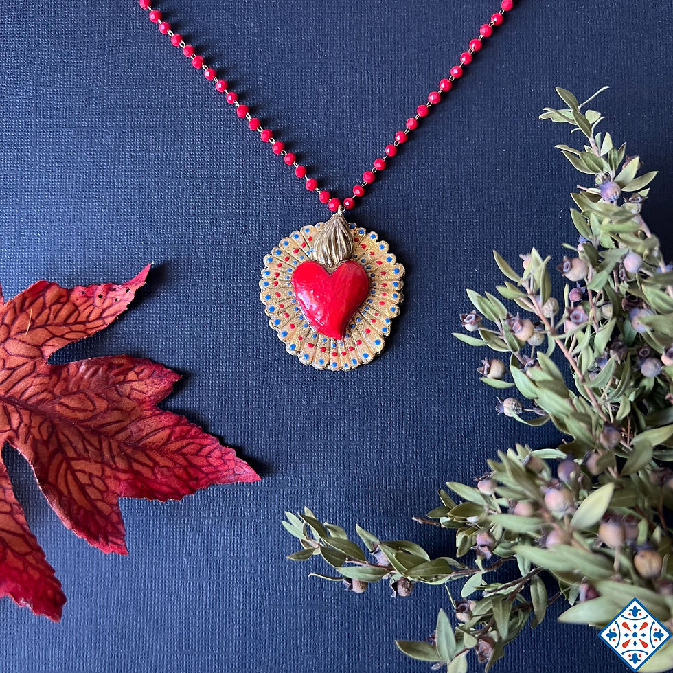 Collana con cuore sacro e perline rosse