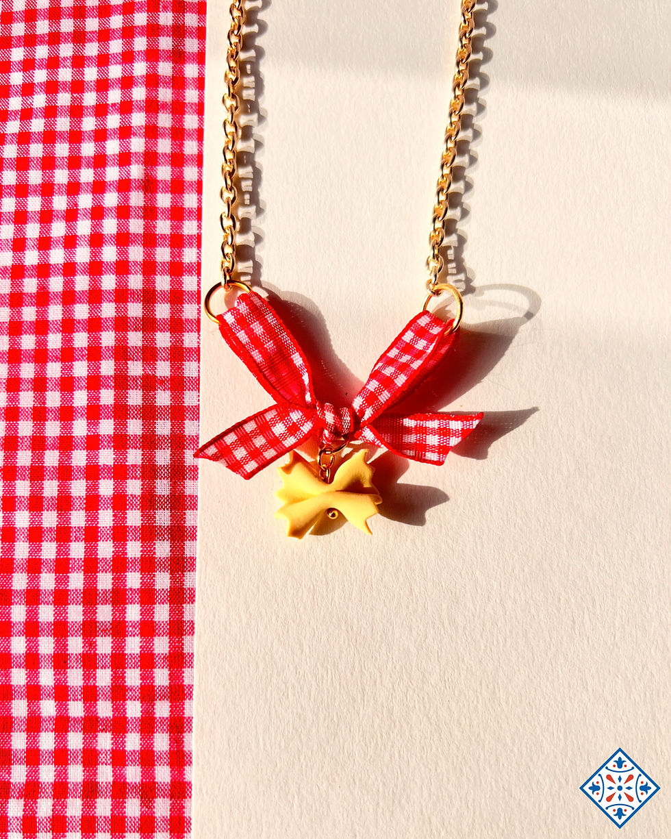 Collana con pasta farfalla e fiocco a quadretti