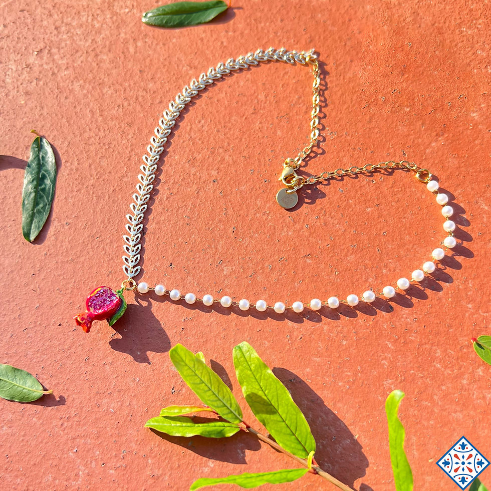 Miniatura: Collana di foglioline e perline con melograno