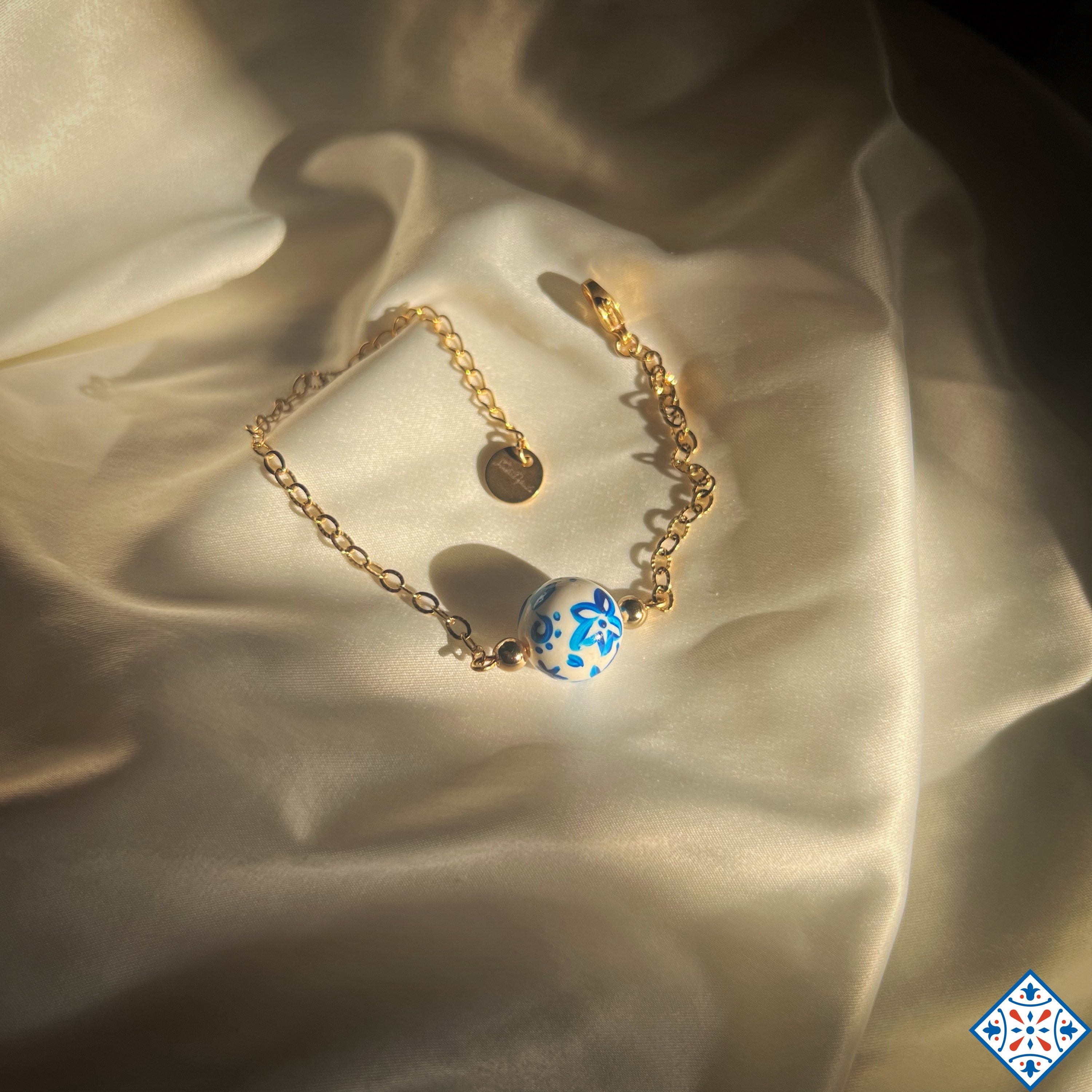 Bracciale con perla dipinta stile porcellana blu oltremare