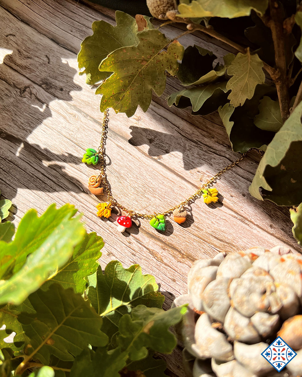 Collana natura nel bosco