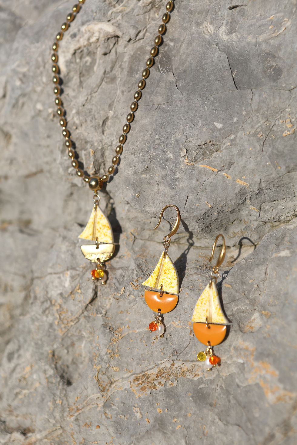 Parure barche a vela terrazzo pop arancione giallo e perle