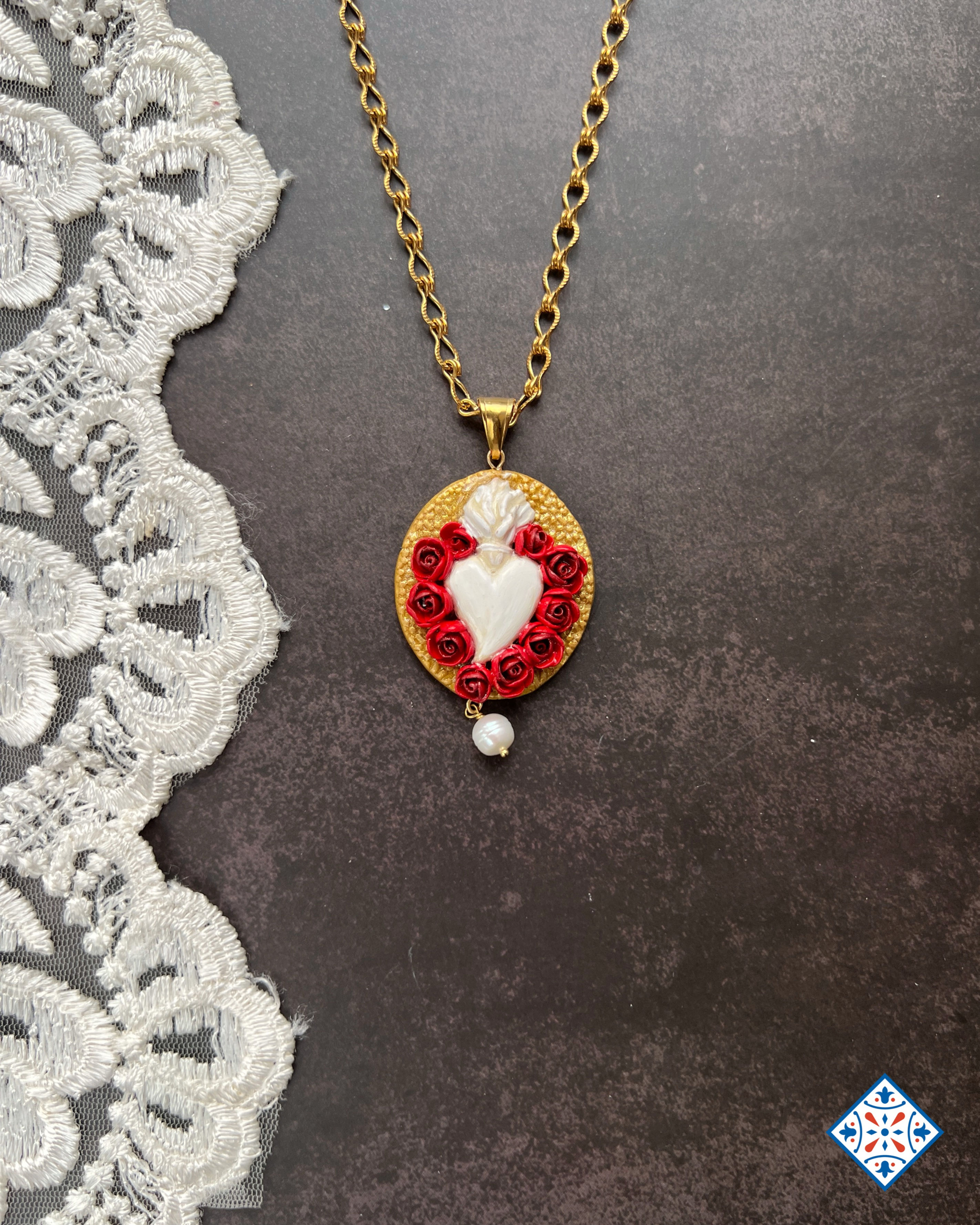 Collana cuore sacro EX voto e ghirlanda di rose rosse