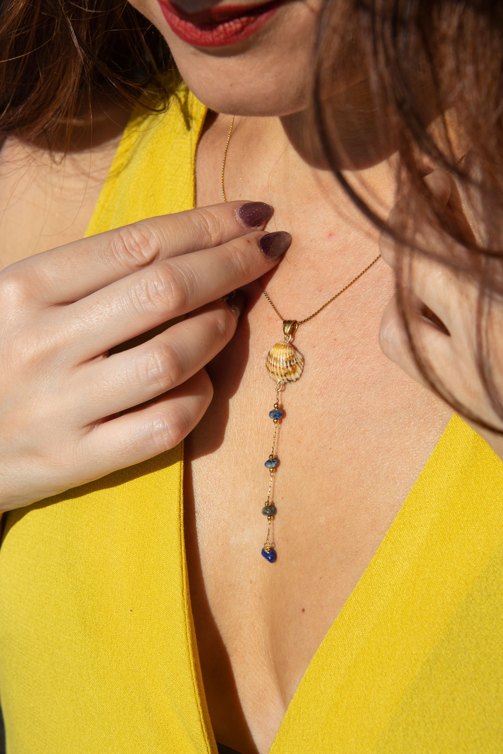 Collana lariat con conchiglia e pietre lapis
