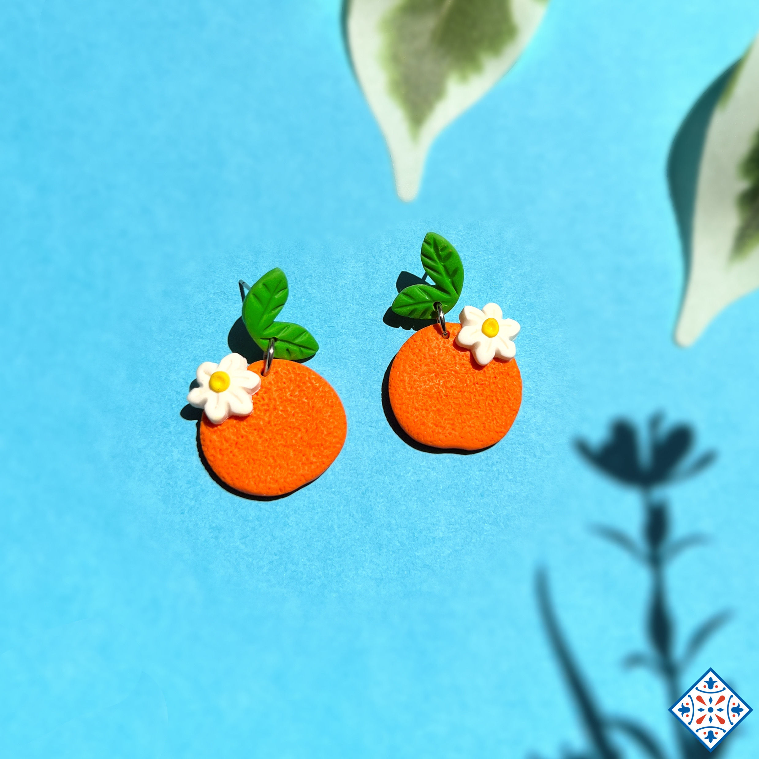 Orecchini con arance e fiori di zagara stile minimal