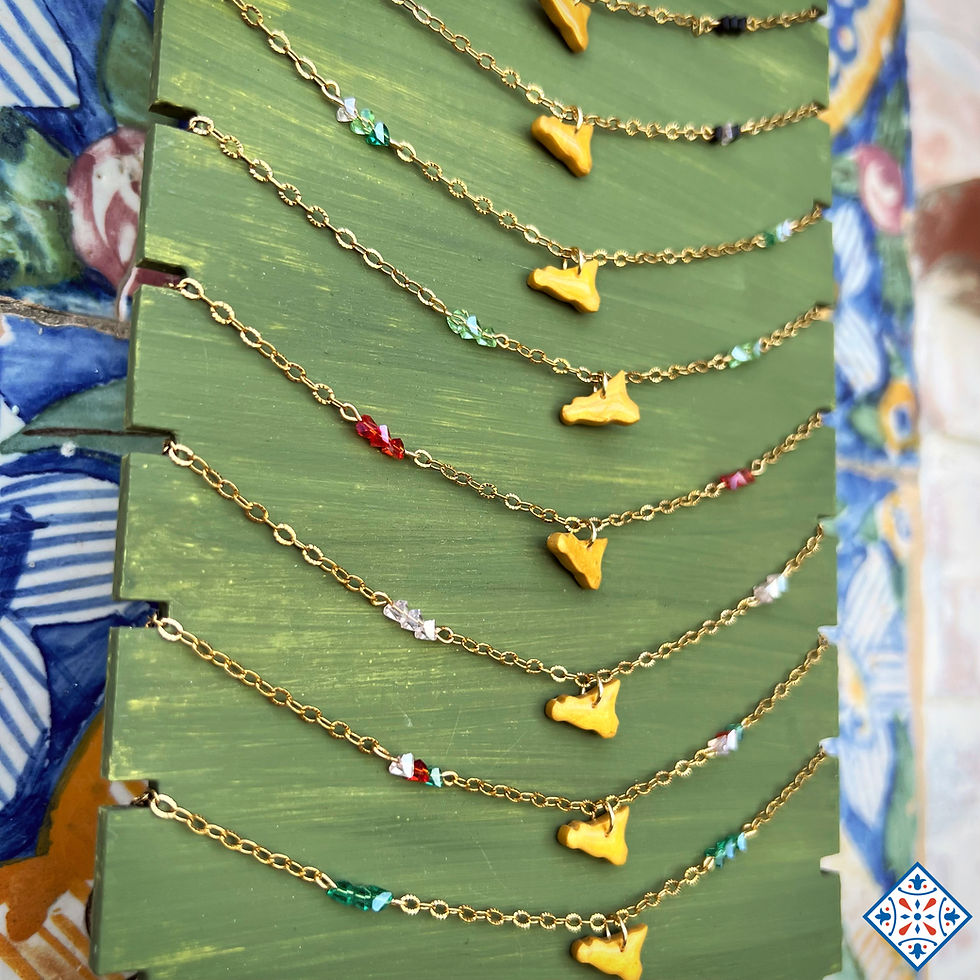Thumbnail: Collana mini Sicilia e cristalli in vetro