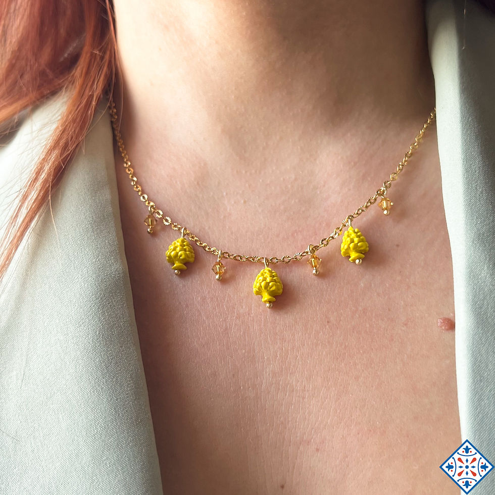 Thumbnail: Collana con micro pigne siciliane giallo