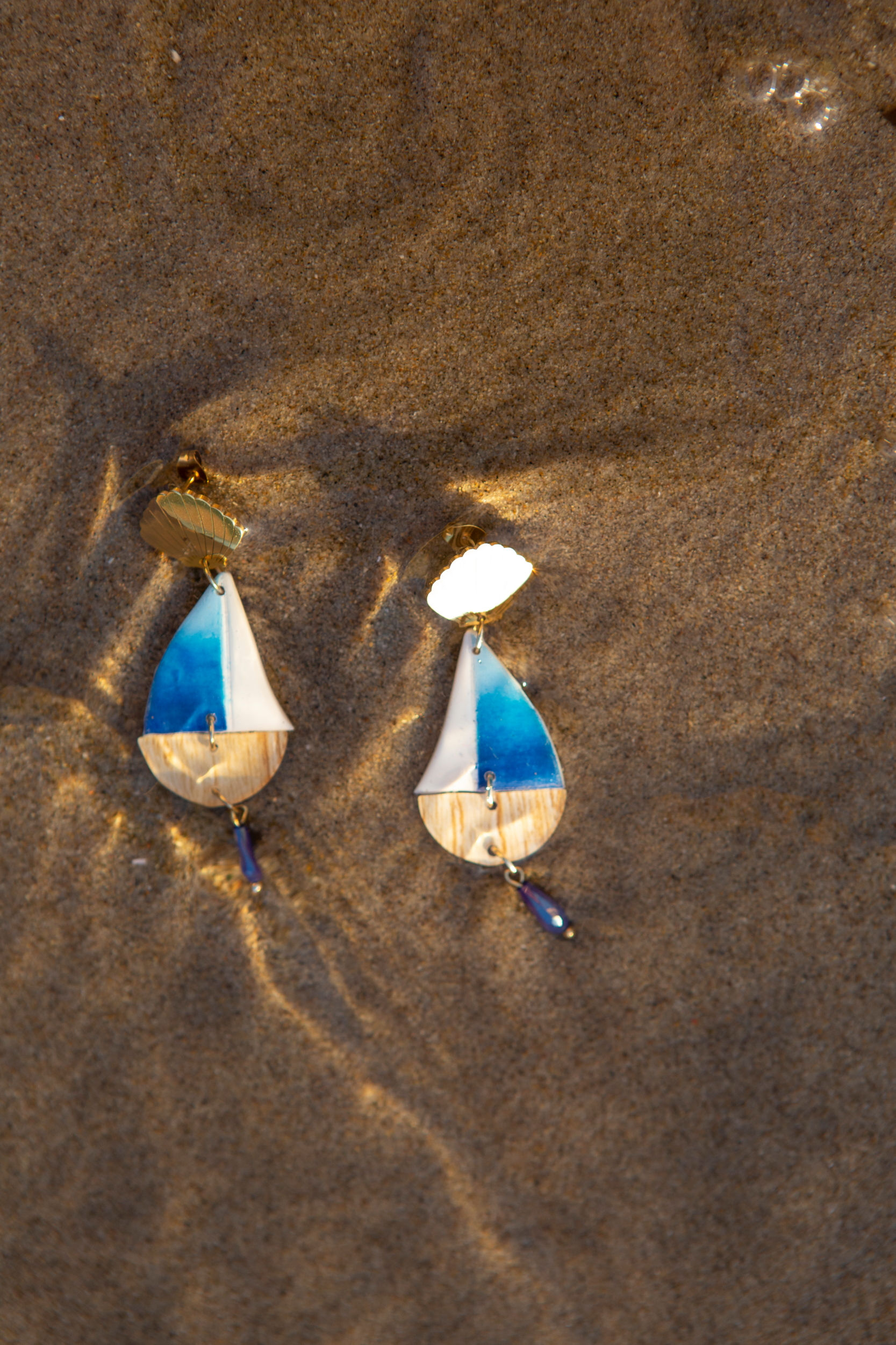 Orecchini a vite barche a vela sfumature di blu