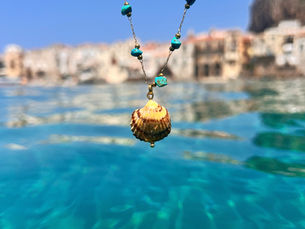 Collezione Sussurri di conchiglie, gioielli con conchiglie modellate e dipinte a mano